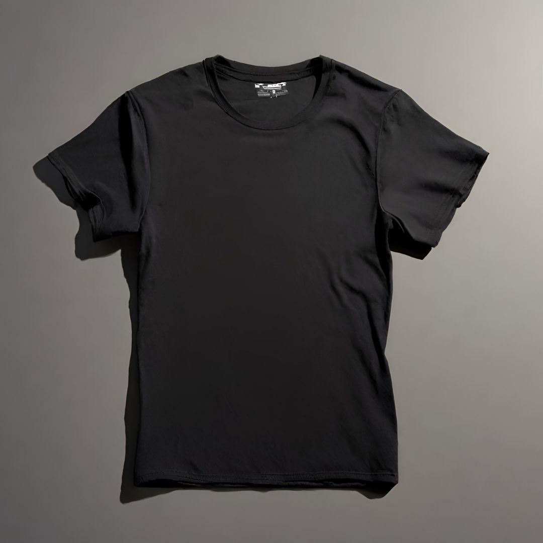 تيشيرت أسود كلاسيكي